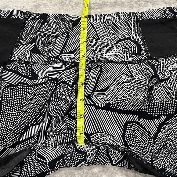Lululemon Goal Crusher 7/8 Tight in Dottie Tribe White Black / Black - Picture 15 of 16